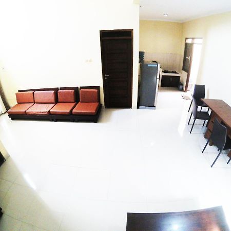 Minggiran Street Homestay Jogja Джокякарта Екстериор снимка