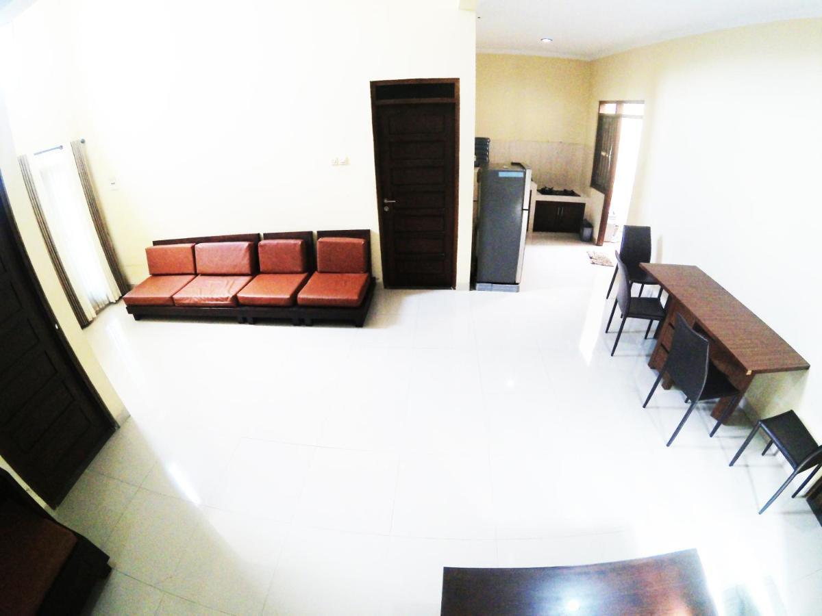 Minggiran Street Homestay Jogja Джокякарта Екстериор снимка