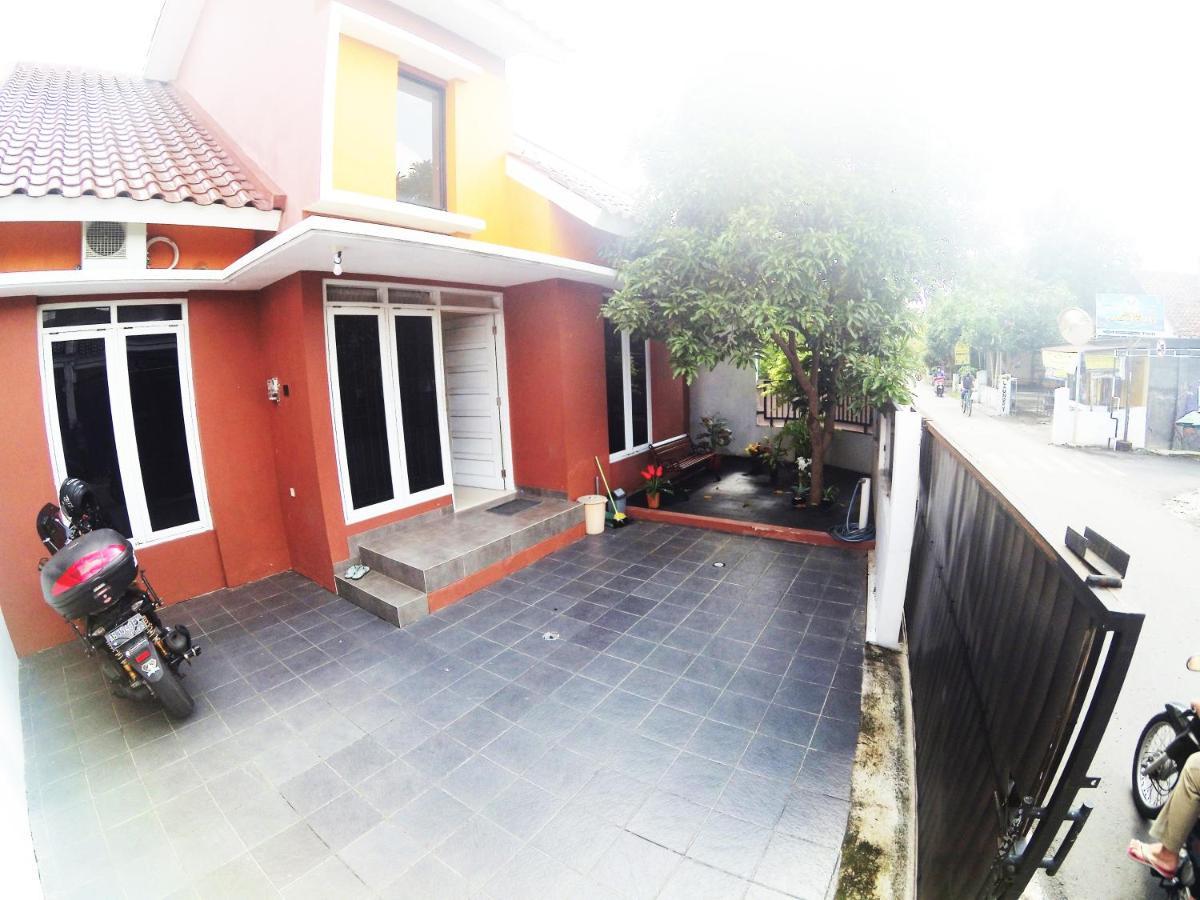 Minggiran Street Homestay Jogja Джокякарта Екстериор снимка